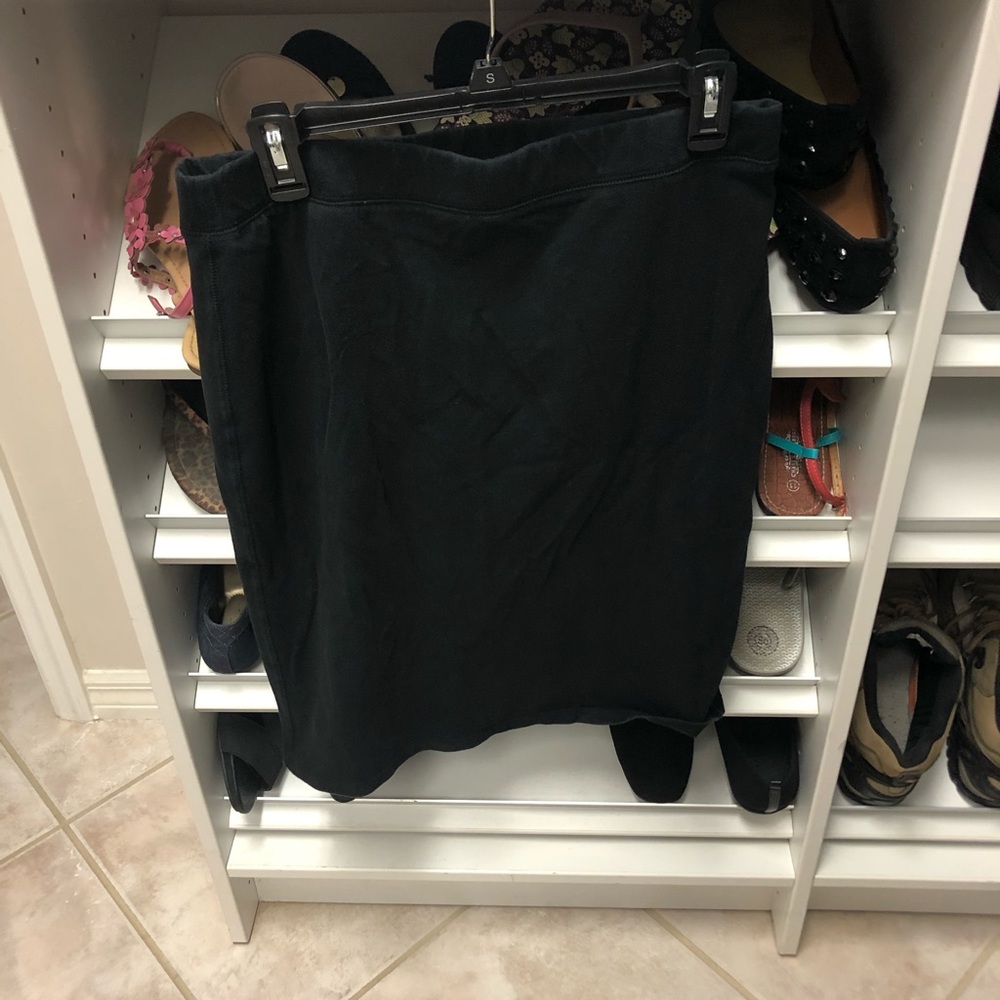 Short black skirt